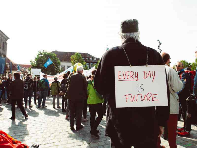Everyday is our future, old man, banner, manifest