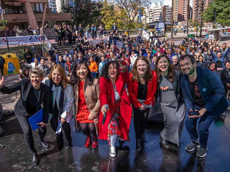 Festival Hola América