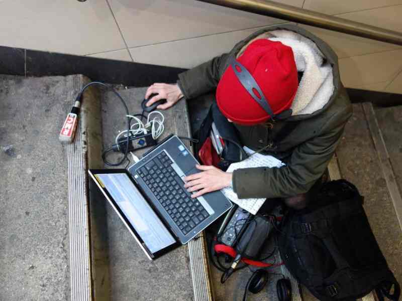 Le bureau dans les marches © Louis Petit